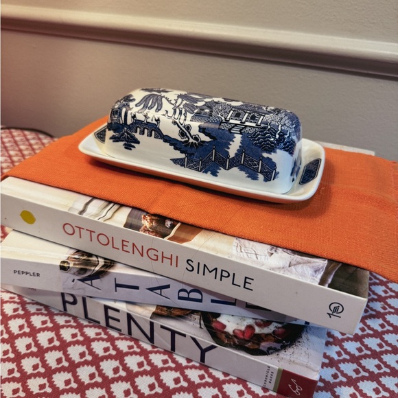 Churchill of England Blue Willow Covered Butter Dish - Staffordshire England - Picture 3 of 6